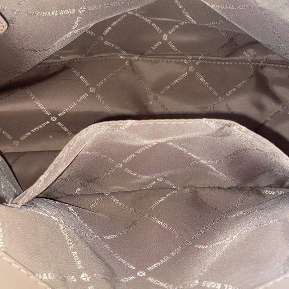 Michael Kors Nicole Large Tote, Previously Owned - Picture 10 of 14